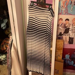 White and black Mazi skirt